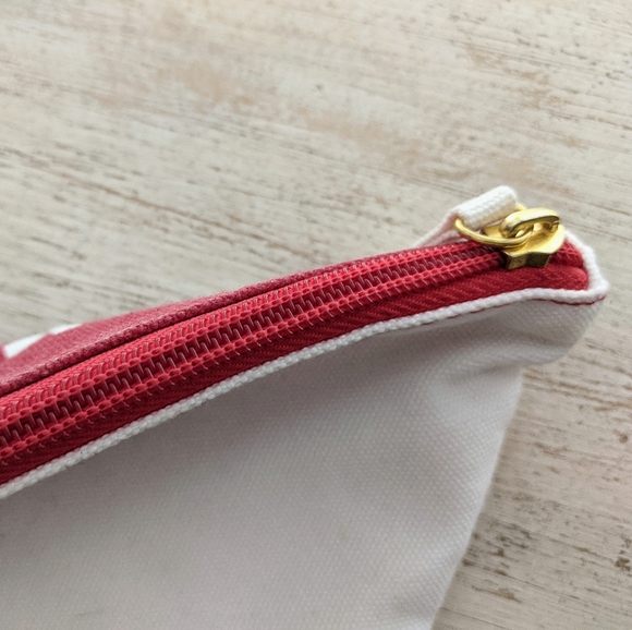 LIKE NEW! CLARINS Christmas 🎄 Theme Makeup Bag - Picture 10 of 13